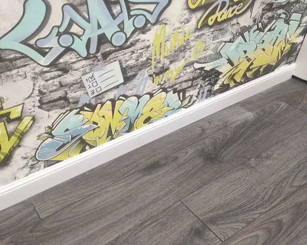 Гибкий плинтус из полиуретана. Белый под покраску