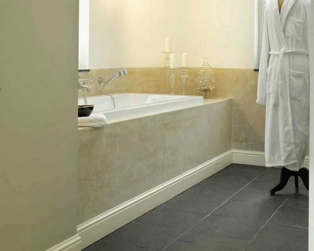 Плинтус из полистирола высокой плотности Волшебная палочка . 80мм 2м. NCS 2500N. Окрашенная